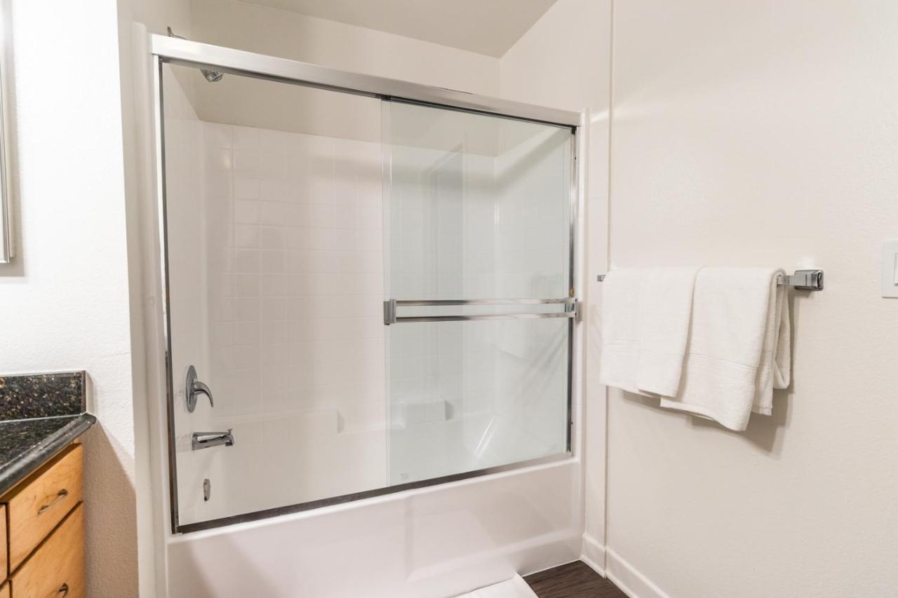 Spacious 2br Near Santa Monica Beach, Walk Everywhere! Apartamento Los Angeles
