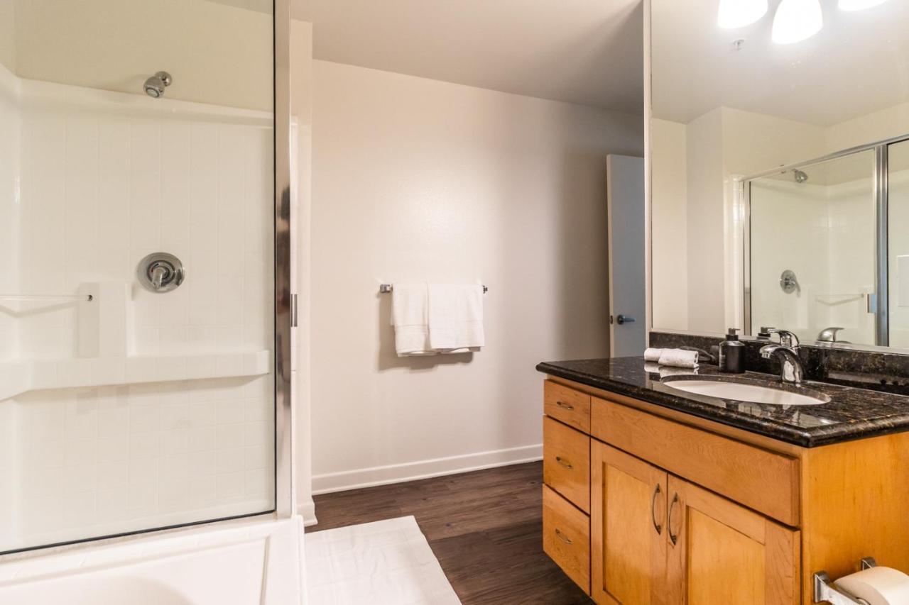 Spacious 2br Near Santa Monica Beach, Walk Everywhere! Apartamento Los Angeles