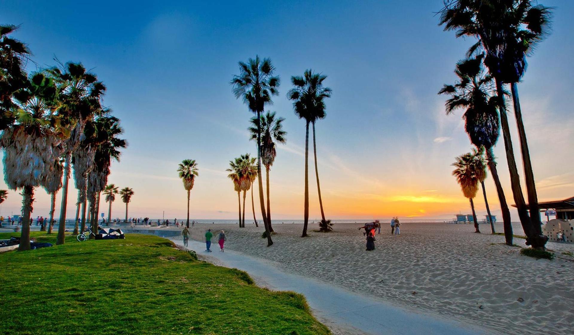 Spacious 2br Near Santa Monica Beach, Walk Everywhere! Apartamento Los Angeles